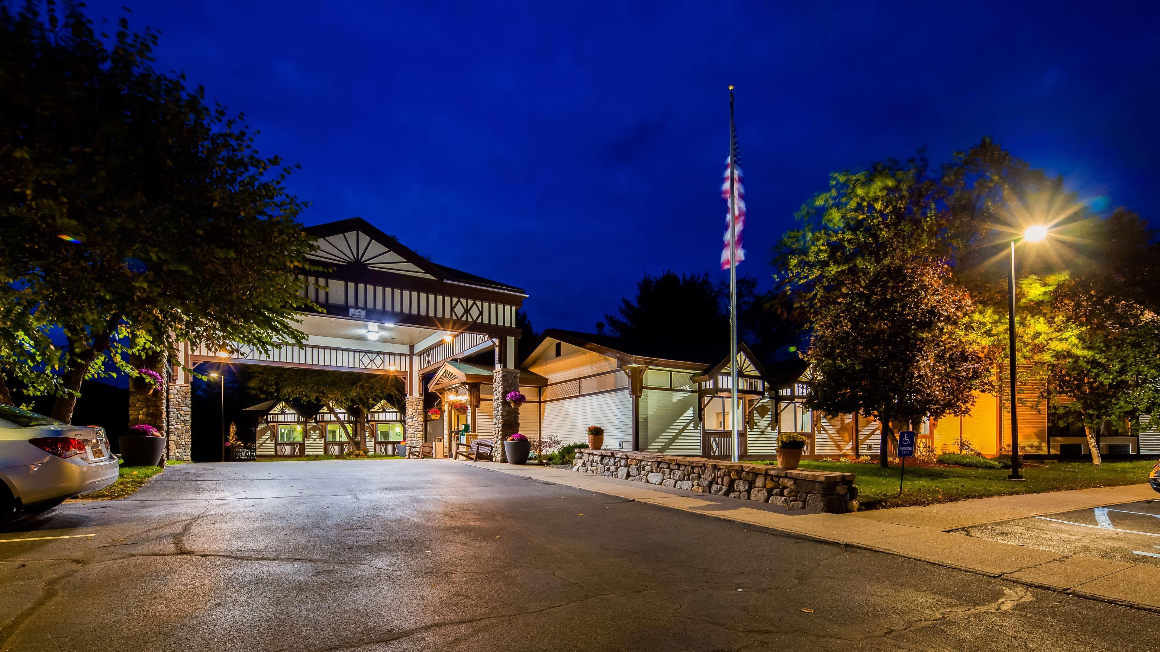 Best Western Saranac Lake Hotel Bagian luar foto