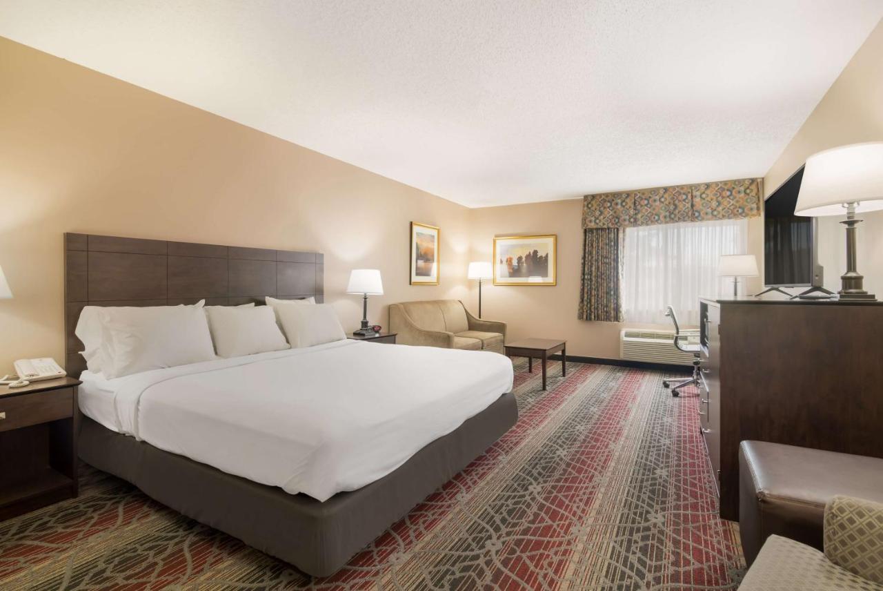 Best Western Saranac Lake Hotel Bagian luar foto