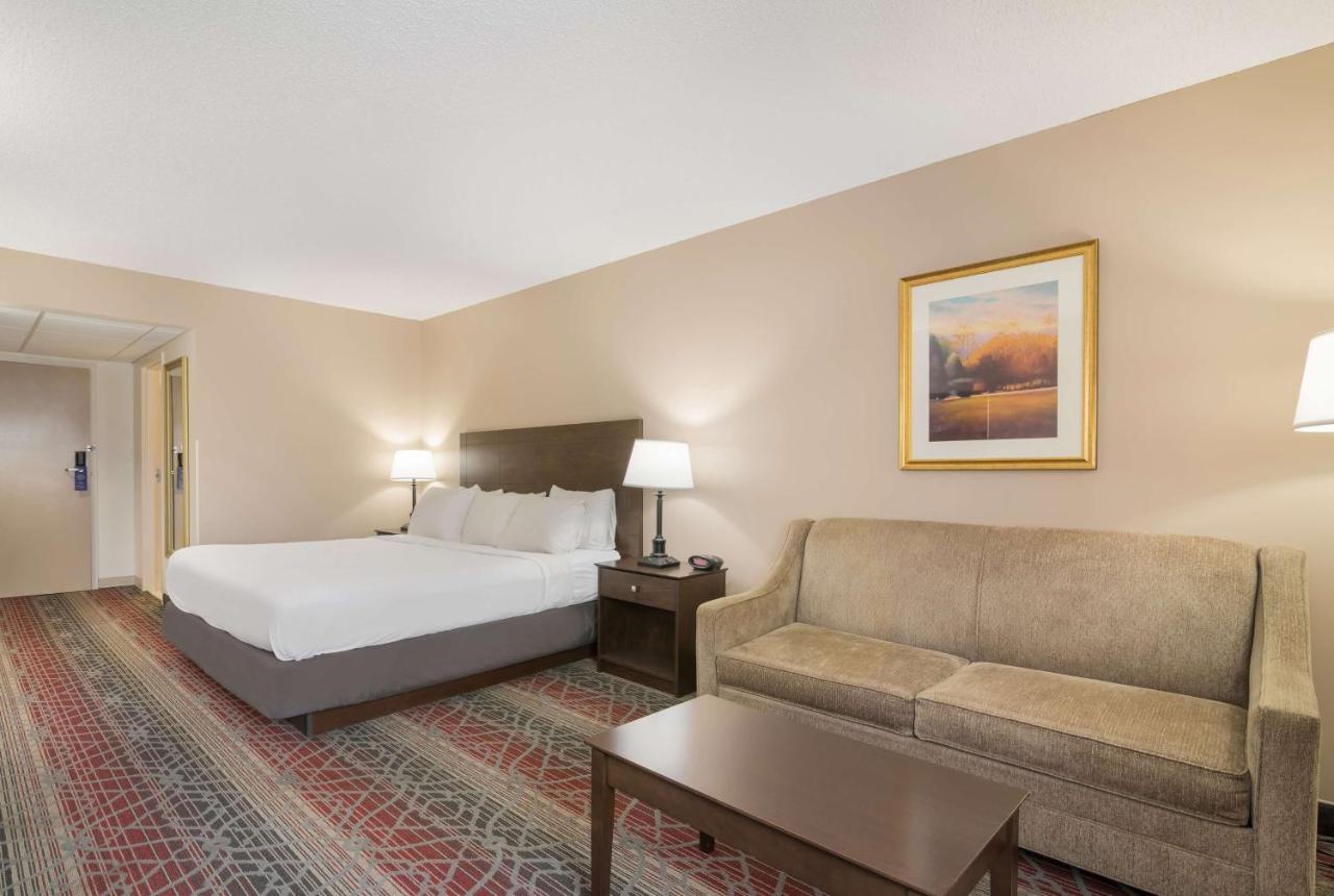 Best Western Saranac Lake Hotel Bagian luar foto